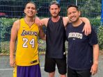Jovial Dan Andovi Da Lopez Ajak Andrew Garfield Main Basket