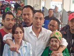 Bebas dari Bui Ferry Irawan Bersimpuh ke Ibunda