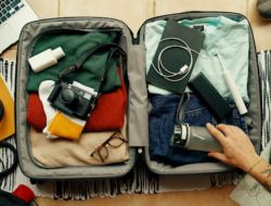 4 Tips Pakaian Tidak Mudah Kusut Saat Traveling, Tidak Perlu Repot Setrika!