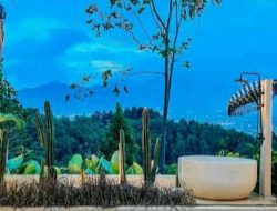 Villa dengan Bathtub Outdoor di  Antara Panorama Gunung Pangrango