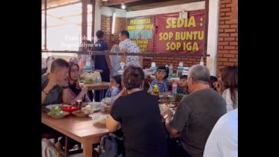 Rumah Makan Sunda Ibu Hj Tajur merupakan satu dari sekian banyak rumah makan di kawasan Tajur Kota Bogor.