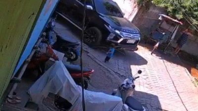 Tangkapan gambar rekaman video balita dilindas mobil pajero
