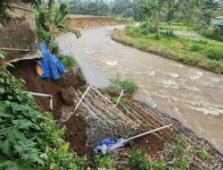 Enam Rumah Terancam Ambruk Pasca Longsor Cisadane