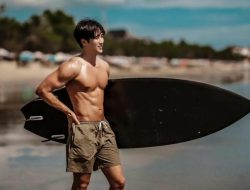 Liburan ke Bali, Foto Aktor Ahn Bohyun di Pantai Bikin Salfok