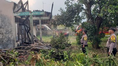 Konsleting Listrik, Rumah Kosong di Cimande Kebakaran