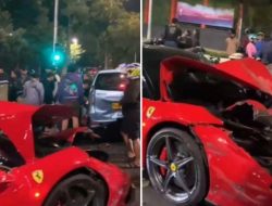Pengemudi Mobil Ferrari Diamankan Usai Tabrak 5 Kendaraan