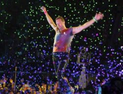 Konser Coldplay Jakarta, Chris Martin Berpantun “Pinjam Seratus!”