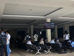 Politikus PSI Ade Armando Datangi Pengadilan Negeri Cibinong