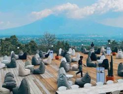 Rekomendasi untuk Para Traveler, Cobain Deh Ngopi di Kopi Nako Puncak Kebon Jati