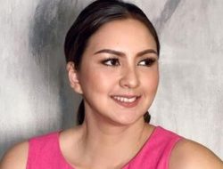 Heboh, Donna Agnesia Berhijab Netizen Menduga Jadi  Mualaf 