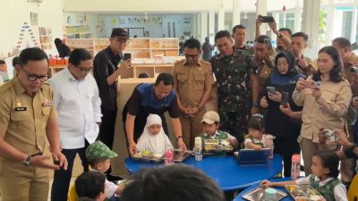 Wamendagri Bima Arya Tinjau Program Makan Bergizi Gratis di Bogor