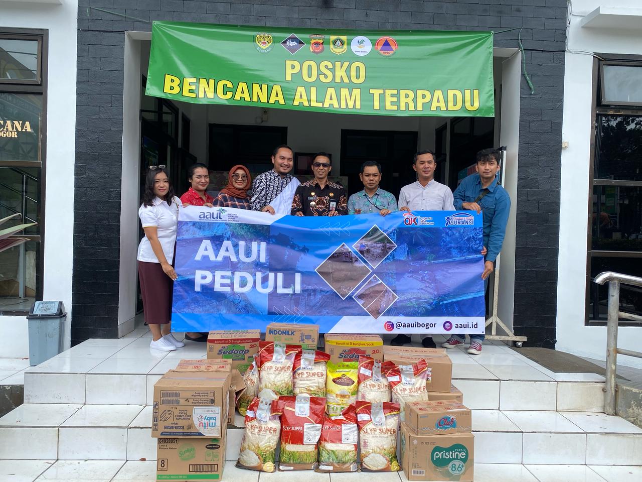 AAUI Kota Bogor Salurkan Bantuan Sembako untuk Korban Bencana di Cisarua